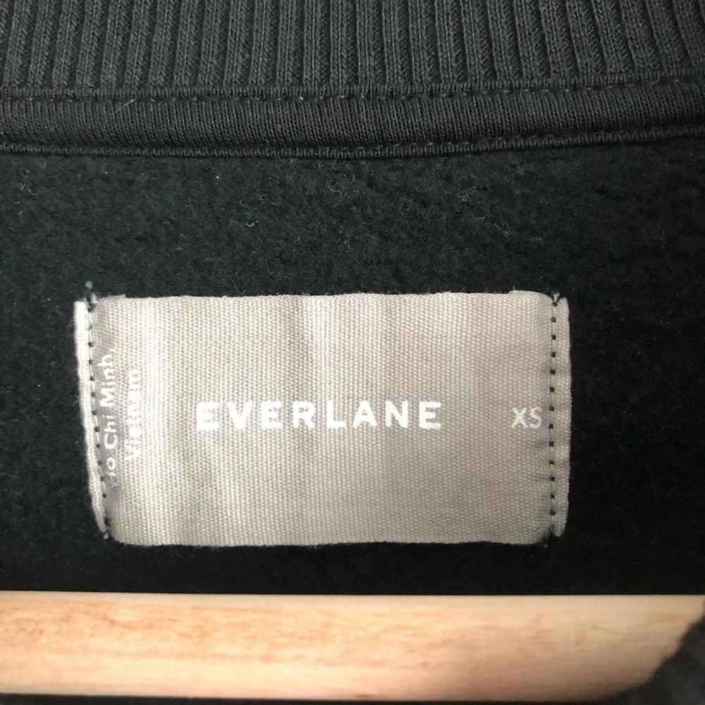 Everlane Cropped Black Crewneck Sweatshirt - Picture 3 of 4